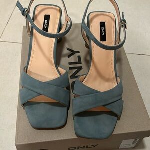 Only faux suede sandals.  3”